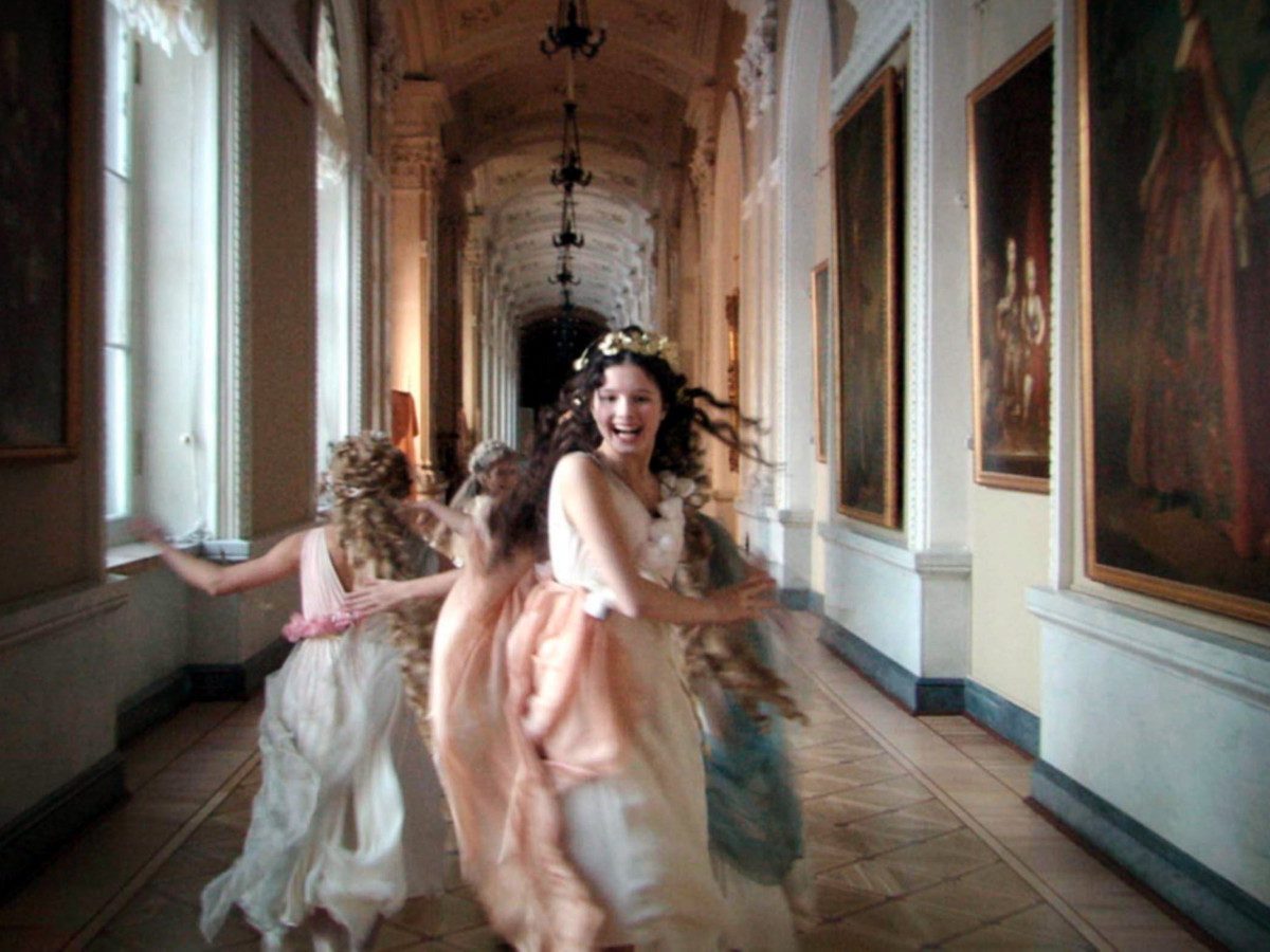 “RUSSIAN ARK” O CÓMO REVIVIR LA HISTORIA A TRAVÉS DE LO&nbsp;METAFÍLMICO