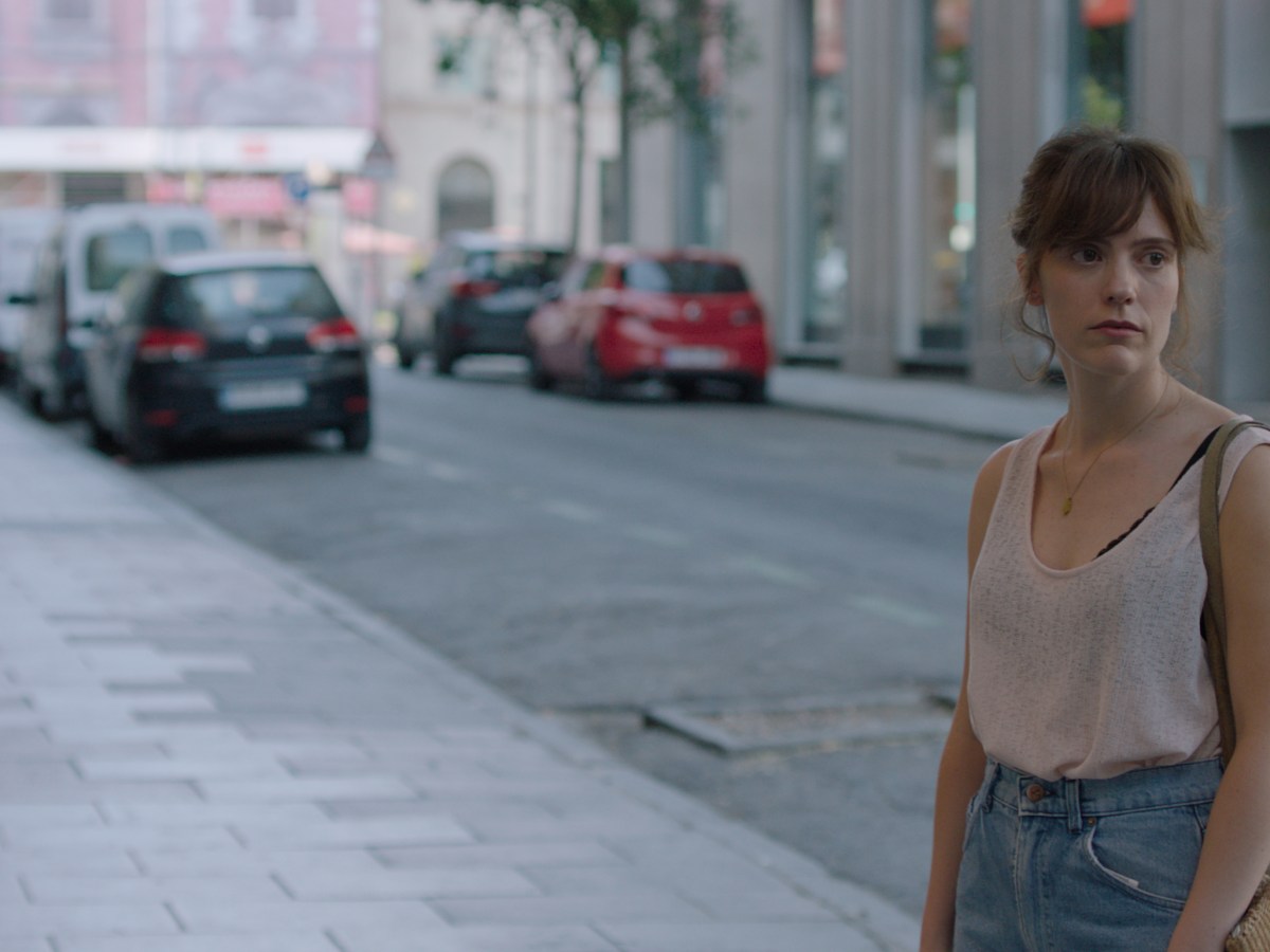 ‘LA VIRGEN DE AGOSTO’ O CÓMO VIVIR UNAS VACACIONES EN LA&nbsp;COTIDIANIDAD