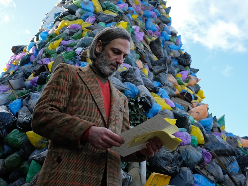 ‘VENTAJAS DE VIAJAR EN TREN’ O CÓMO VIAJAR A LA LOCURA DENTRO DE LA&nbsp;LOCURA