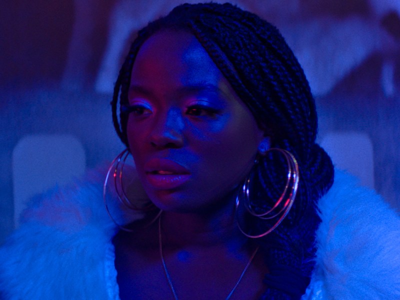 ‘LA DONA IL·LEGAL’ O CÓMO HACER UN CANTO A LA VIDA (O A LA MUERTE)&nbsp;DIGNAS