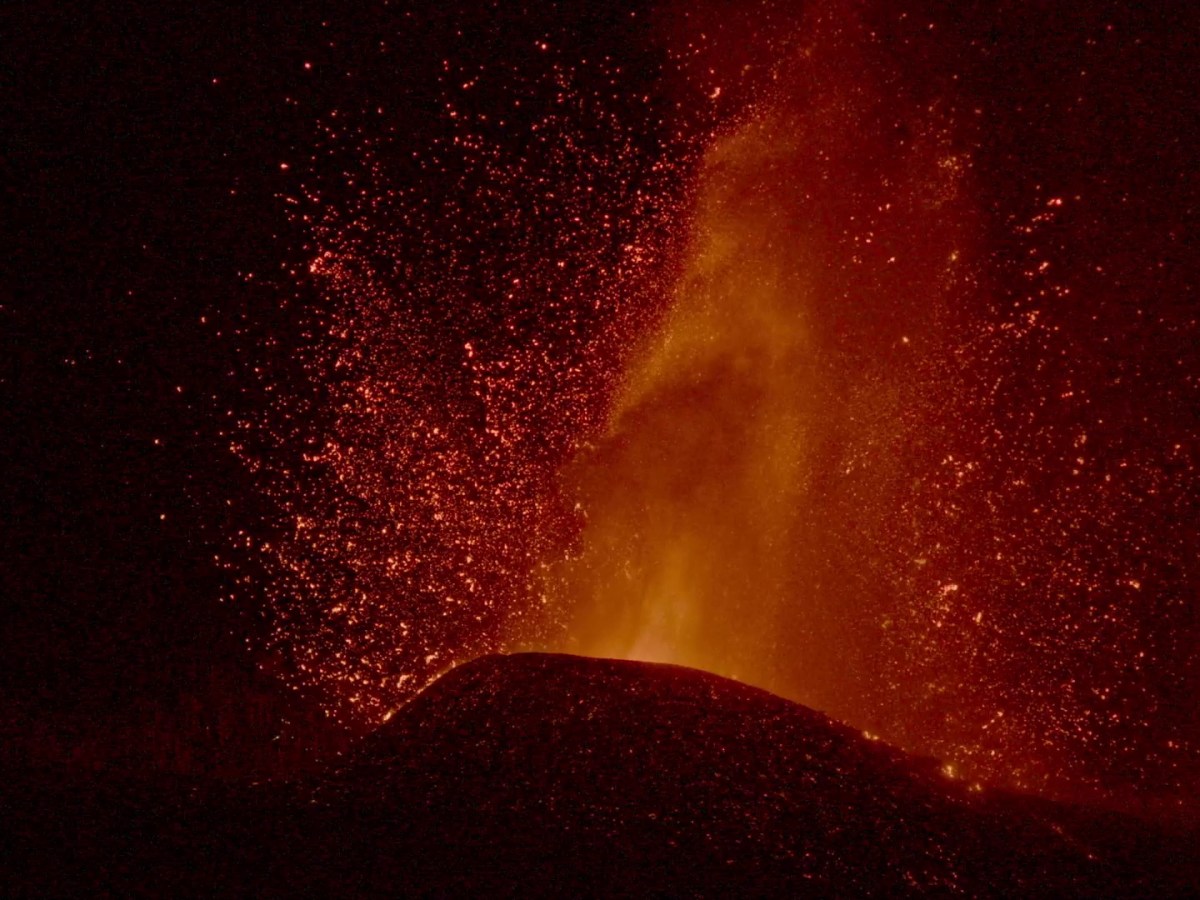 ’UN VOLCÁN HABITADO’ O CÓMO LO BELLO Y LO TENEBROSO HABITAN EL MISMO&nbsp;LUGAR