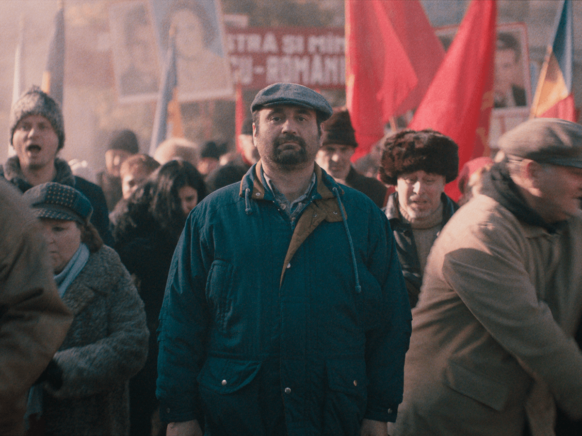 ’EL AÑO NUEVO QUE NUNCA LLEGÓ’ O CÓMO REALIZAR UN MOSAICO FÍLMICO SOBRE EL FIN DE UNA&nbsp;DICTADURA