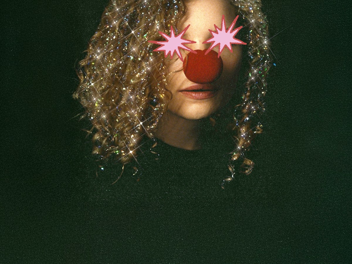 ’HOW TO BE NORMAL AND THE ODDNESS OF THE OTHER WORLD O CÓMO EL MUNDO ES&nbsp;INHABITABLE