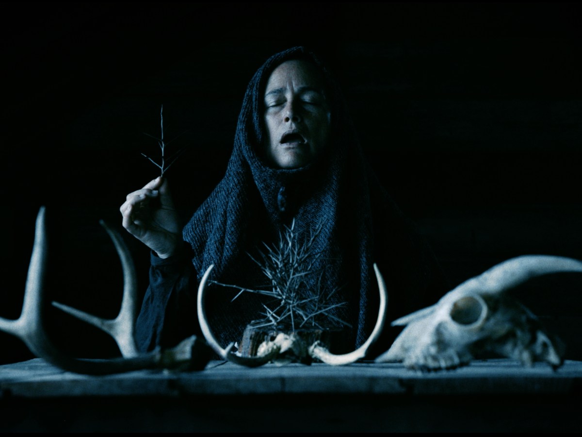 ’MOTHER OF FLIES’ O CÓMO RELACIONAR LOS&nbsp;EXTREMOS